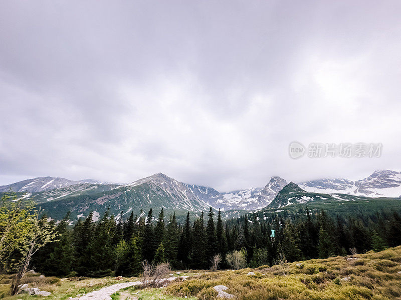 从kasprovy Wierch，波兰扎科帕内塔特拉山脉的景色。美丽的波兰风景，旅行摄影。